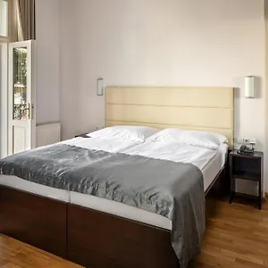 4* Hotell Unique