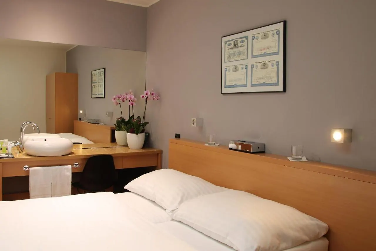 Blue Orange Resort براغ فندق